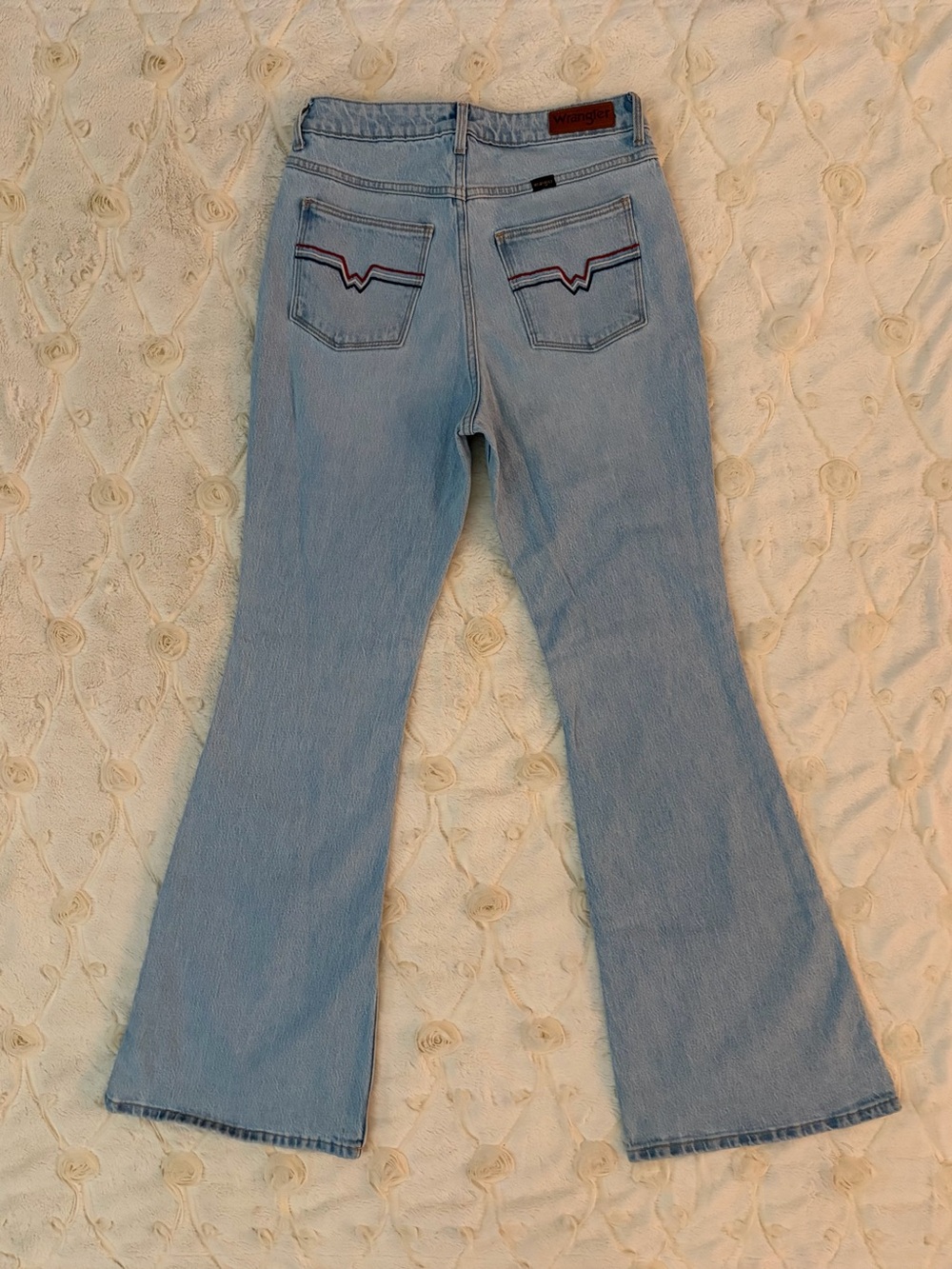 WRANGLER WOMEN'S FIERCE FLARE EMBROIDERED JEAN ❤️🤍💙 Light Wash High-Rise - Picture 5 of 7